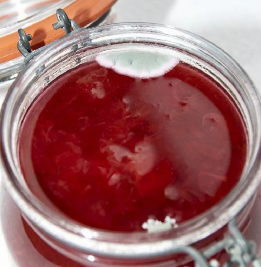 Самогон з варення: як розрахувати пропорції і правильно приготувати брагу на дріжджах або без них, нюанси перегонки, в результаті якої на виході вийде напій з фруктовим ароматом Самогон з варення: як розрахувати пропорції і правильно приготувати брагу на дріжджах або без них, нюанси перегонки, в результаті якої на виході вийде напій з фруктовим ароматом